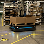 MiR500 – autonomiczny robot mobilny optymalizuje produkcję w Schneider Electric