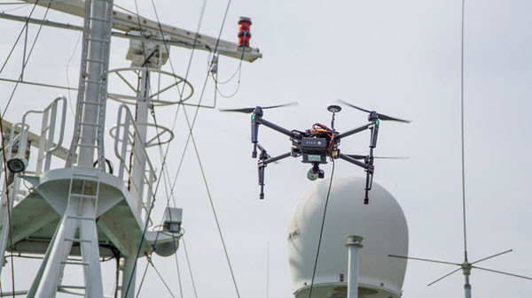 Po pomyślnych testach dron na uwięzi może być wykorzystany przez Morskie Służby Poszukiwania i Ratownictwa (fot. Tomasz Kwiatkowski, AM Szczecin)