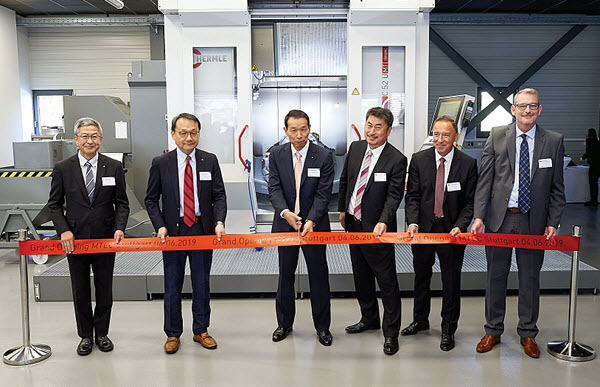 Uroczyste przecięcie wstęgi podczas ceremonii otwarcia MTEC Stuttgart w dniu 4 czerwca 2019 r.