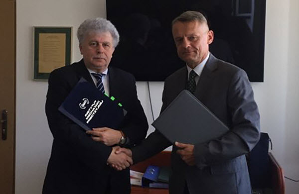 Porozumienie podpisali Tomasz Babul dyrektor Łukasiewicz – Instytutu Mechaniki Precyzyjnej oraz Robert Góral, Prezes Polskiego Holdingu Obronnego