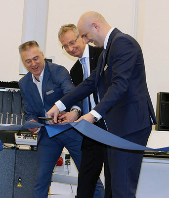 Uroczyste otwarcie centrum metrologicznego w Tychach. Od lewej: Wolfgang Schwarz, Michael Hubensack, Sebastian Glazer