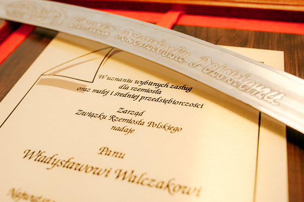 Odznaka Honorowa „Szabla Kilińskiego” nadana w 2019 r. przez Związek Rzemiosła Polskiego Władysławowi Walczakowi, właścicielowi i założycielowi firmy Walform