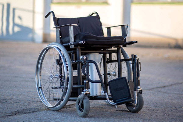 Wózek inwalidzki Michała Zwierza podniesie komfort osób niepełnosprawnych w codziennym życiu, np. w pracy czy podczas zakupów