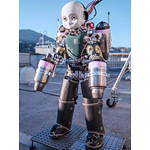 Humanoidalny robot z napędem odrzutowym